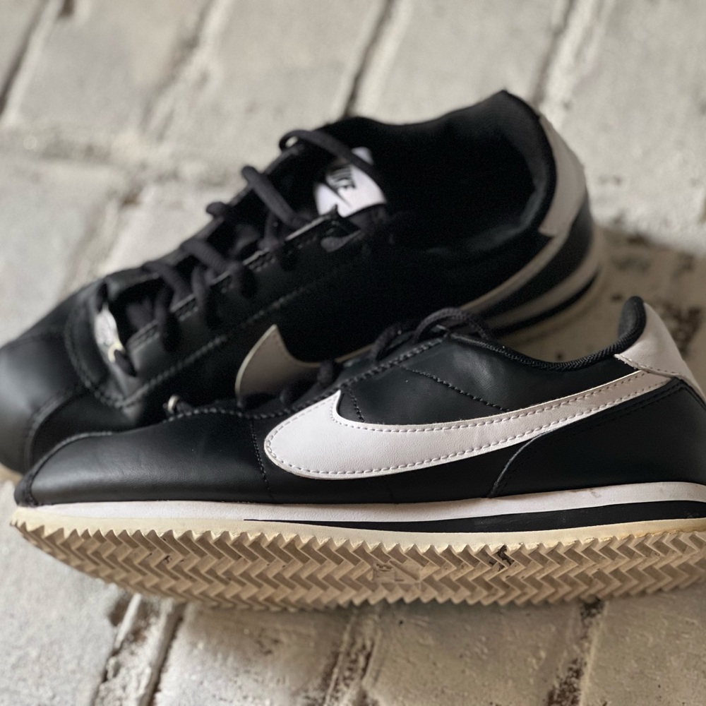 Boys size 6 Nike Cortez Shoes